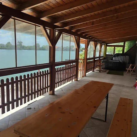 Romantic Lakeside Retreat - Nature Sport Near Bp Holiday home Szigetszentmiklos